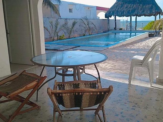 CASA DE 2 RECAMARAS FRENTE AL MAR EN CHELEM