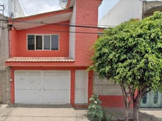 Casa de 341 m² con 4 recámaras en venta en Metropolitana