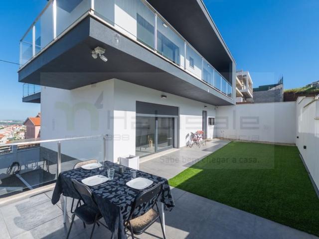 Casa de 348 m² à venda Odivelas, Lisboa