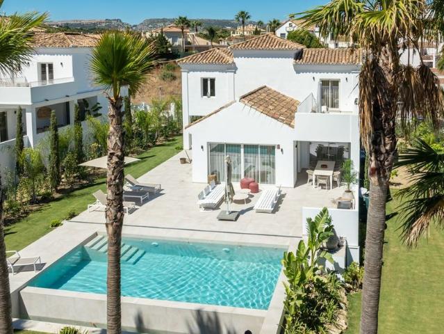 Casa de 350 m2 en venta Casares, Andalucía