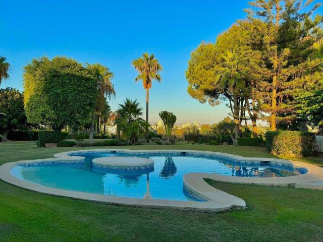 Casa de 350 m2 en venta Estepona, Andalucía