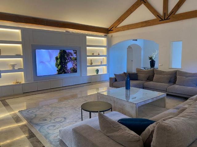 Casa de 350 m2 en venta Estepona, España