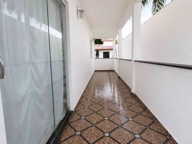 Casa de 350 m² na R. Iraci Galvão Pedreira Ipitanga Lauro de Freitas BA, aluguel por R$ 4.000/mês