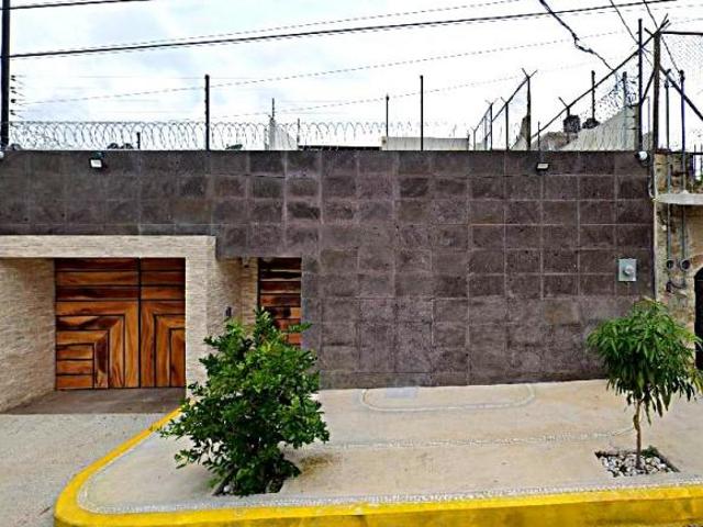 Casa de 350 m² con 5 recámaras en venta en Alta Costa Azul