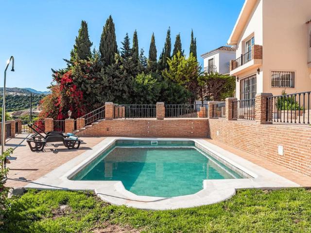 Casa de 356 m2 en venta Estepona, España