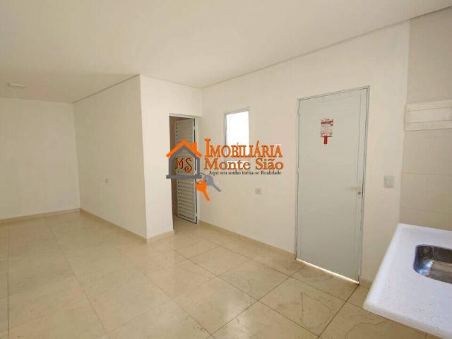 Casa de 35 m² na do Elenco Parque Primavera Guarulhos SP, aluguel por R$ 750/mês