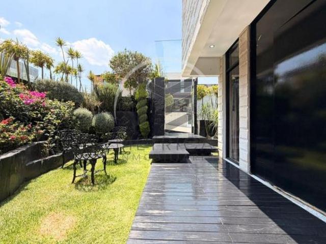 Casa de 377m2 en venta en cerrada dentro de Bosque Real