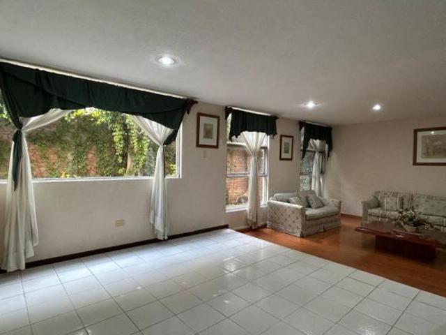 Casa de 372m² con 4 habitaciones en venta, Estrella del Sur ideal para modernizar junto a parque