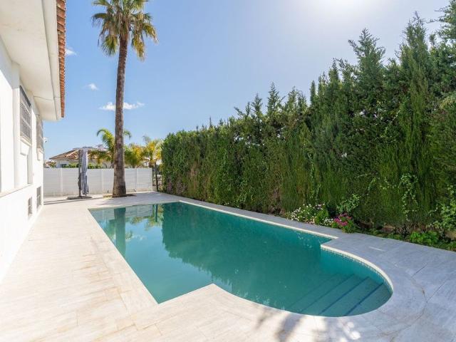 Casa de 379 m2 en venta Estepona, España