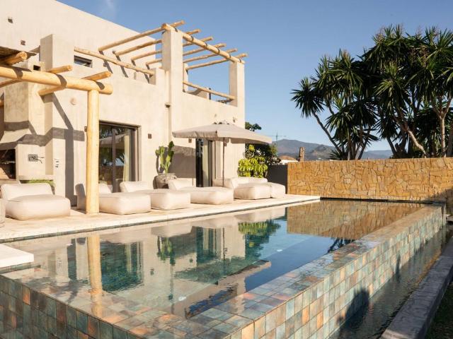 Casa de 385 m2 en venta Estepona, Andalucía