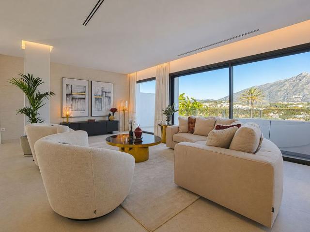 Casa de 385 m2 en venta Nueva Andalucia, Andalucía