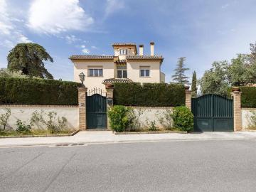 Casa de 394 m2 en venta Albolote, Andalucía