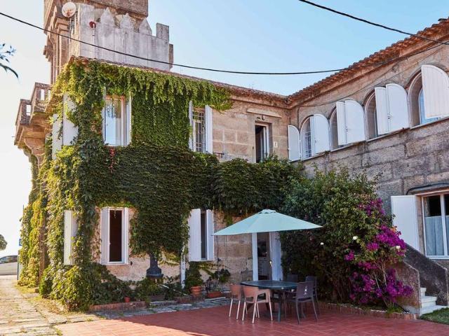 Casa de 300 m2 en venta Avenida Playa América 68, Nigrán, Galicia