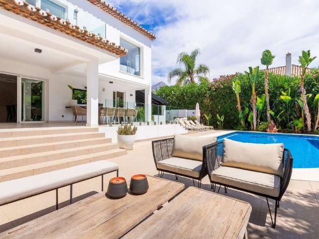 Casa de 300 m2 en venta Nueva Andalucia, Andalucía