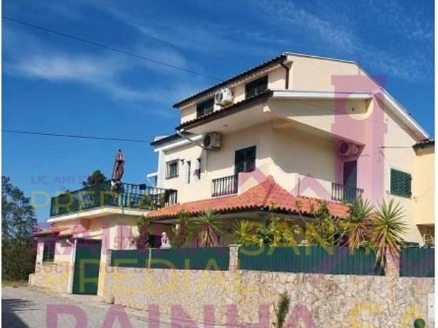 Casa de 300 m² à venda Espirito St. das Touregas, Coimbra