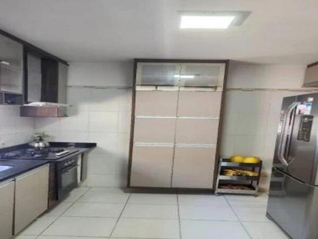 Casa de 300 m² com 4 quartos, 3 suítes, área gourmet à venda no Parque Indaiá