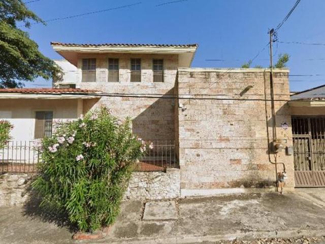 Casa de 300 m² con 4 recámaras en venta en Petrolera