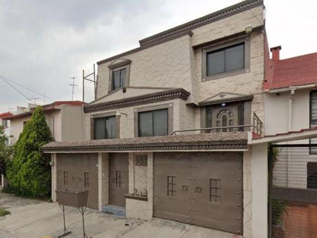 Casa de 300 m² construidos con 4 recámaras en venta en Cumbres de San Mateo