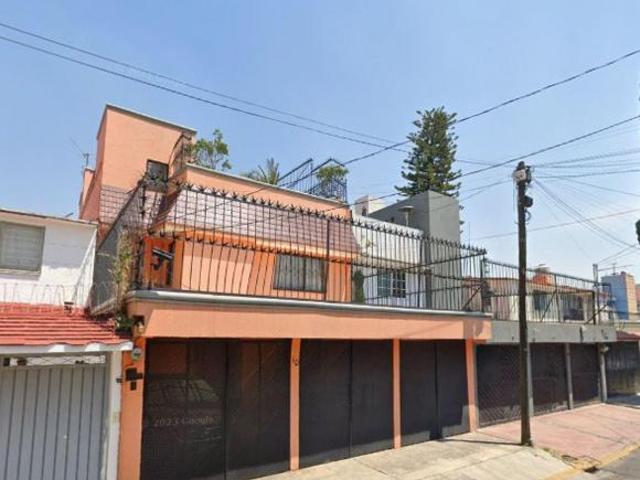 Casa de 301 m2 con 6 recámaras en venta en Lomas Estrella