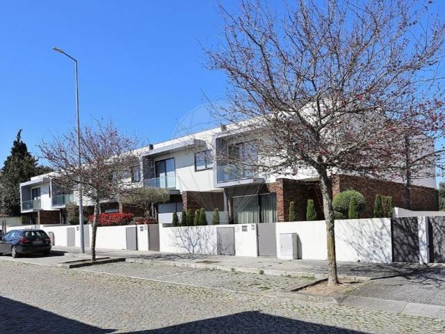 Casa de 306 m² à venda Maia, Portugal