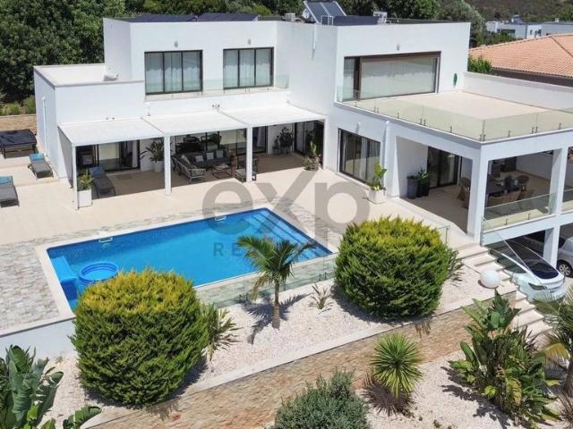 Casa de 306 m² à venda Mexilhoeira Grande, Faro