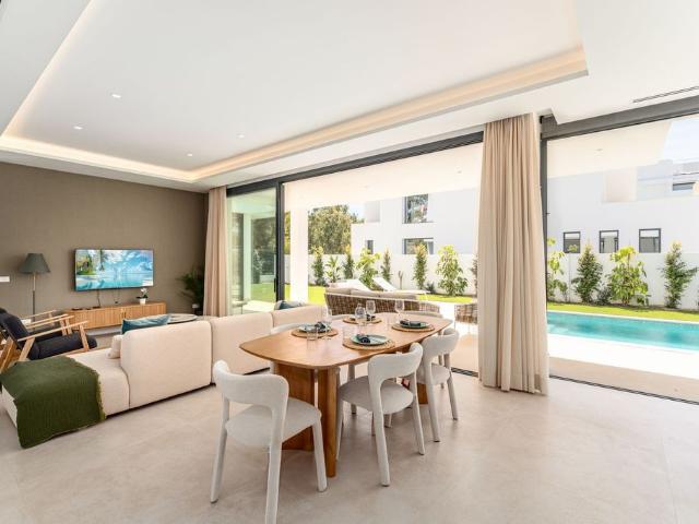 Casa de 308 m2 en venta Estepona, España