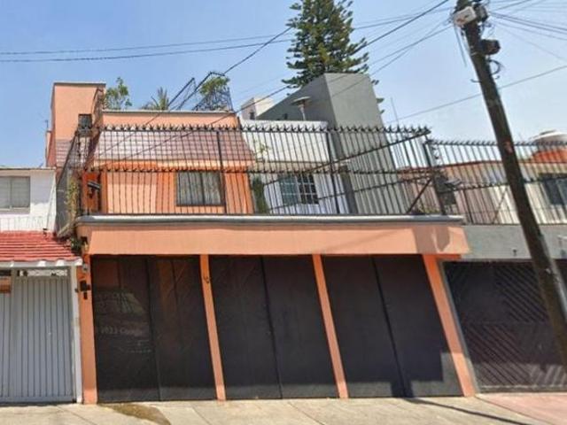 Casa de 310 m² con 6 recámaras en venta en Lomas Estrella