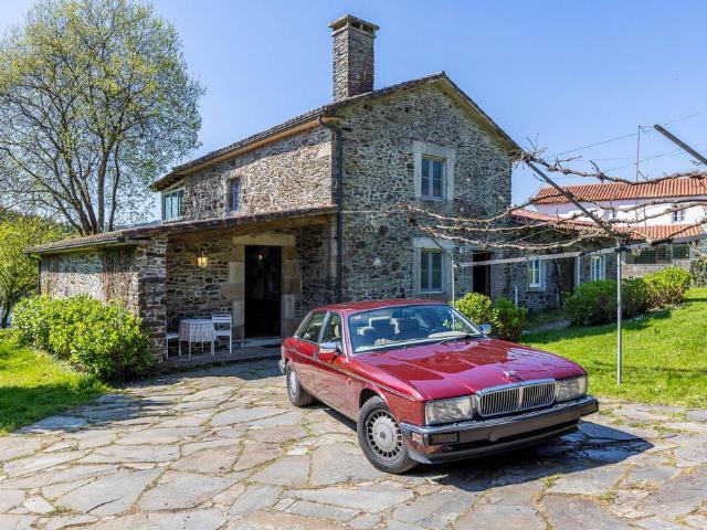 Casa de 311 m2 en venta Lugar Fonte 1, Oza Cesuras, La Coruña, Galicia