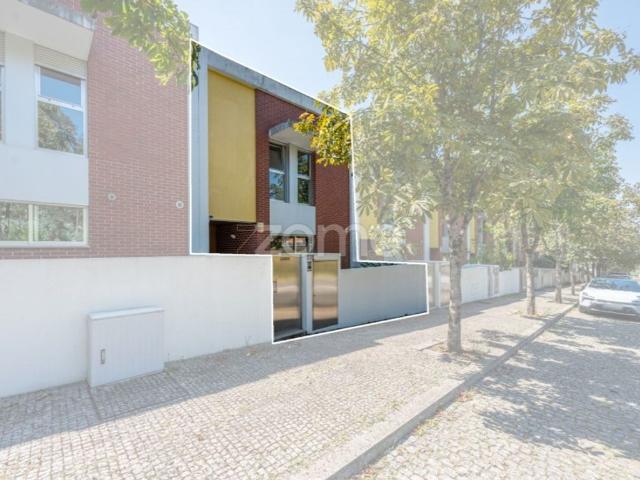 Casa de 318 m² à venda Maia, Portugal