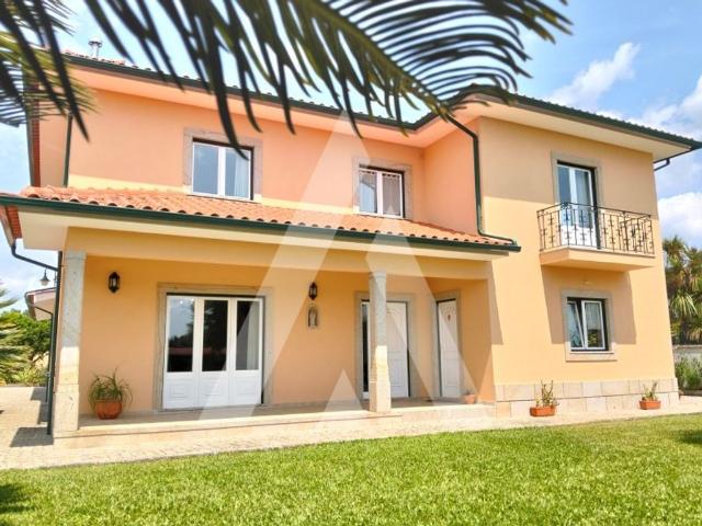 Casa de 318 m² à venda Ponte de Lima, Viana do Castelo