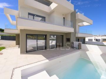 Casa de 318 m² à venda Quinta da Farrapa, Charneca de Caparica, Setúbal