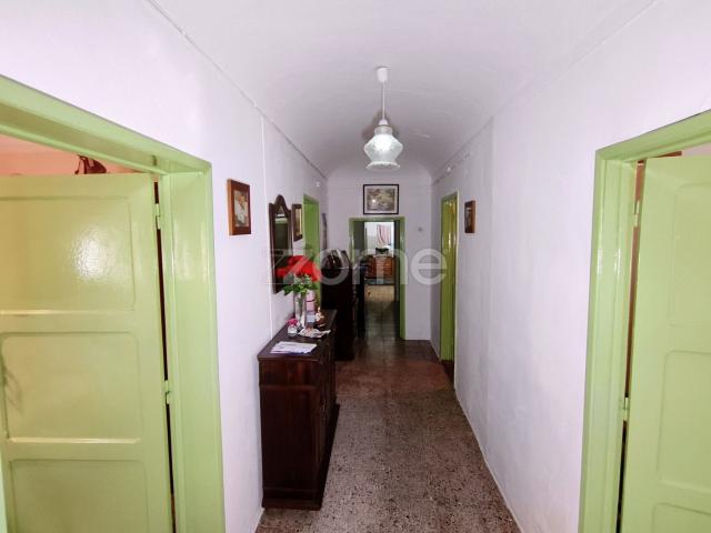 Casa de 3+1 quartos com quintal, em uma área tranquila de Viana do Alentejo