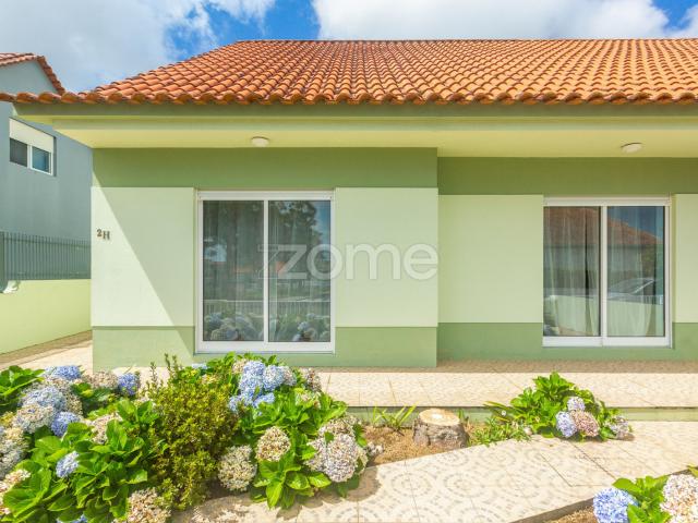 Casa de 3+1 quartos, garagem, jardim e terraço em Fajã de Baixo
