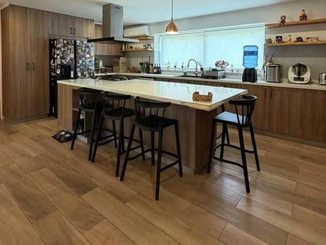Casa De 320 M2 5 Dorm 4 Baños. Parcela 5000 M2 | 5 dormitorios por 12500.00 en Pirque