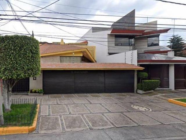 Casa de 320 m² con 4 recámaras en venta en Ciudad Satélite