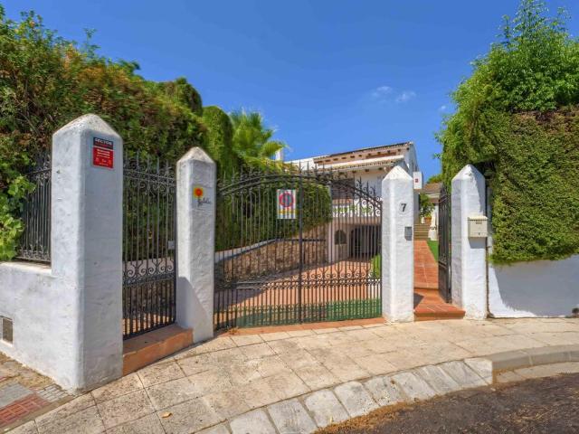 Casa de 321 m2 en venta Tomares, Andalucía