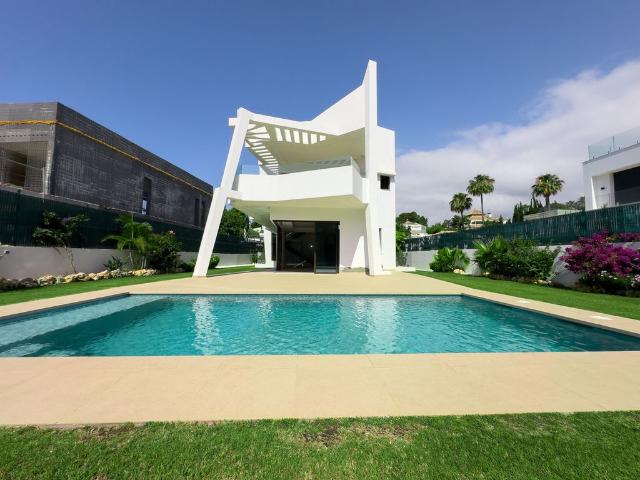 Casa de 326 m2 en venta Estepona, España