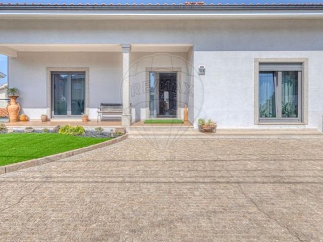 Casa de prestígio de 332 m² à venda Santo Tirso, Portugal