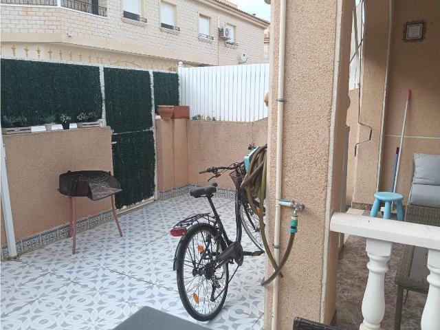 CASA DE 3 DORMITORIO CON BUHARDILLA