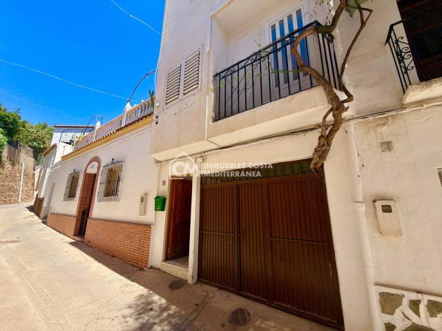 CASA DE 3 DORMITORIOS CON GRAN GARAJE, TERRAZA Y VISTAS EN CANJÁYAR – ALPUJARRA ALMERIENSE