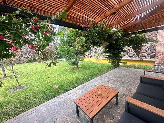 CASA DE 3 DORMITORIOS CON GRAN JARDÍN Y VISTAS A LA MONTAÑA | AJIJIC 5 MIN A LA CIUDAD