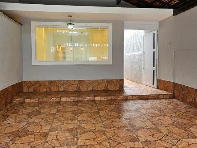 Casa de 3 dormitórios a 50m da praia em Praia Grande SP