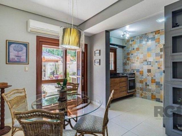 Casa de 3 dormitórios no bairro Cavalhada