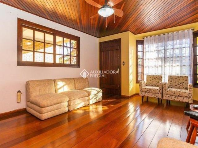 Casa de 3 dormitórios no Bairro Ipanema!