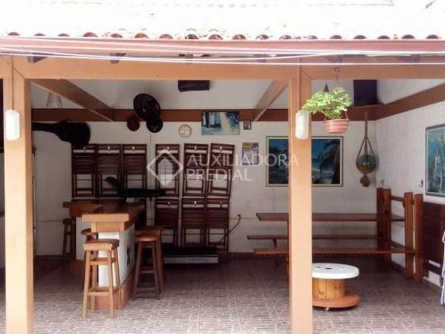 Casa de 3 dormitórios, suíte com closet, hidro e escritório no Bairro São Sebastião