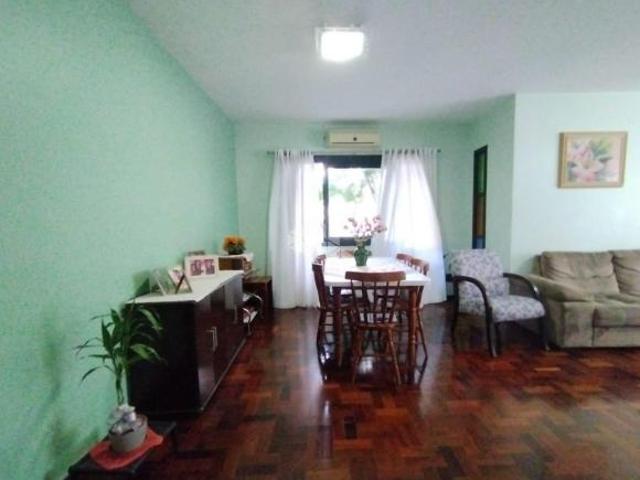 CASA DE 3 DORMITÓRIOS PRÓXIMA AO CENTRO