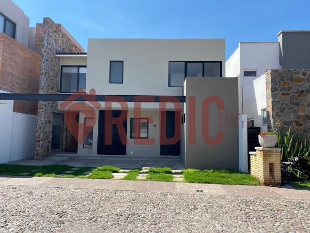 Casa de 3 hab. +Estudio en Arco de Piedra Jurica