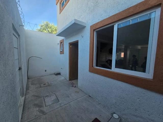 Casa de 3 habitaciones con doble acceso y estacionamiento Lomas de San Pedrito Peñuelas