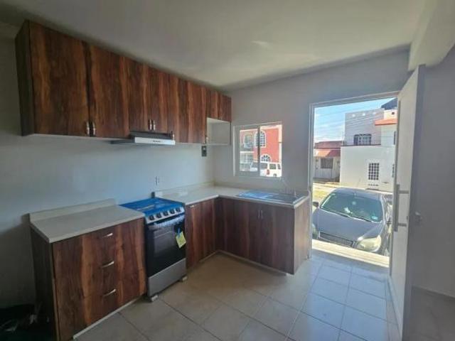 Casa de 3 habitaciones con doble acceso y estacionamiento Lomas de San Pedrito Peñuelas