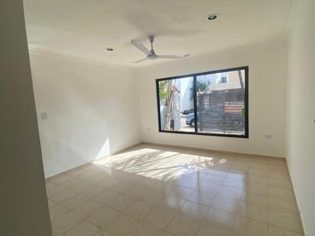 Casa de 3 habitaciones, dentro de periférico, con alberca